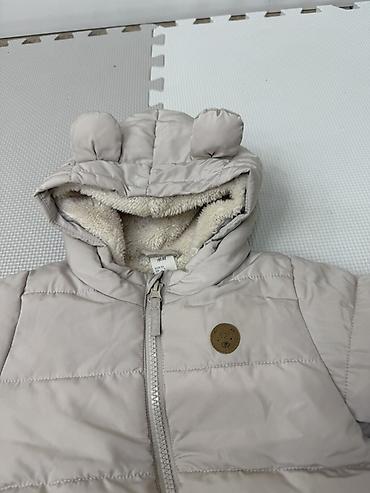 Детская горнолыжная одежда: Детский зимний комбинезон H&M - Размер по ярлыку: EUR 62 / US 3M — 3