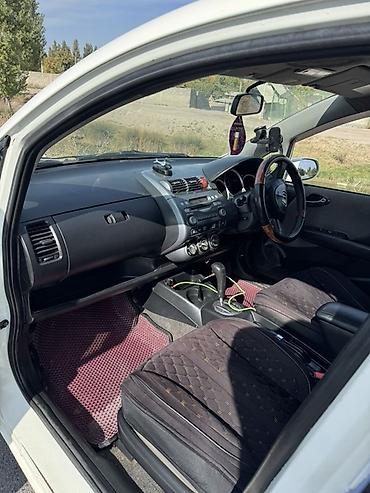 фит красный: Honda Fit: 2002 г., 1.3 л, Хэтчбэк — 9