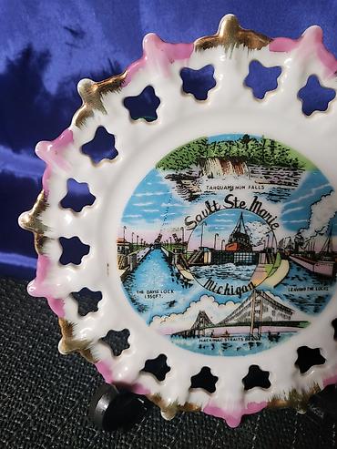 trampoline 366 cm: Tanjir nov za na zid, japanski porcelan iz 70ih. Micigen. Tanjir — 4
