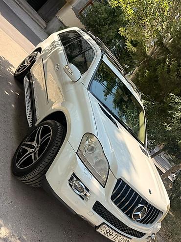 mersedes salon: Mercedes-Benz ML sinfi SUV Xüsusiyyətlər: - Kuzov: ağ rəng, 5 qapılı — 4