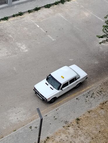 VAZ (LADA): VAZ 2106 sedan, ağ rəng. Klassik kuzov, 4 qapı, arxa ötürücülü. Ön və — 4