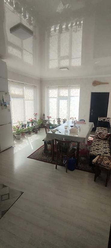Продажа коттеджей и домов: В городе каракол 🏠Продается большой дом. 2-этажа 🧩 Участок 4,5 сотых 🏡 — 10