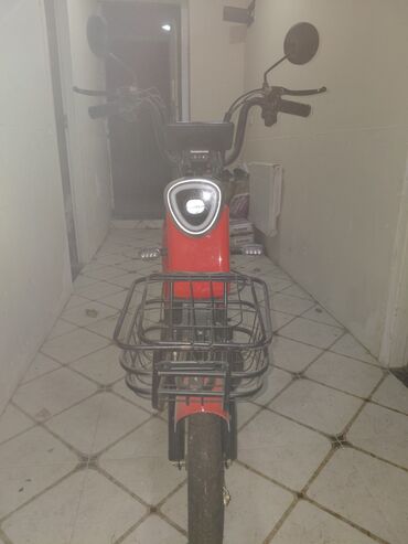 Mopedlər,skuterlər: Elektrik skuter Xüsusiyyətlər: - Ön tərəfdə iri metal yük səbəti – — 1