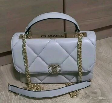 opposite novi pazar: Elegant purse, Chanel