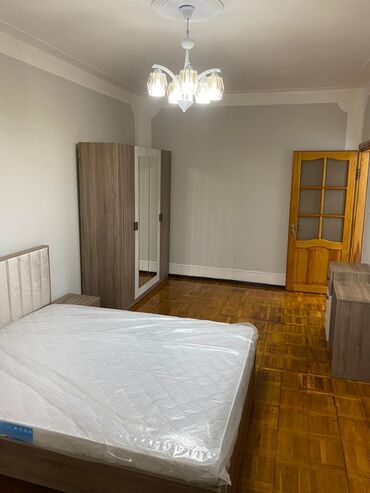 аренда продажа недвижимости: 4 otaqlı köhnə tikili 120 m², Ev inşaatçılar metrosundan 3 deqiqelik