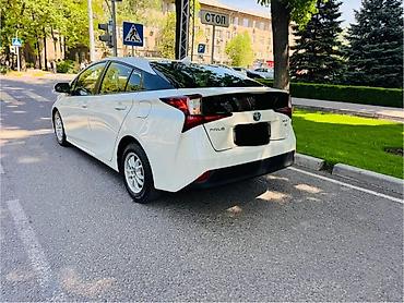 corolla 2016: Toyota Prius: 2019 г., 1.8 л, Вариатор, Гибрид, Хэтчбэк — 6
