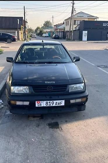 Унаа: Volkswagen Vento: 1993 г., 1.8 л, Кол менен иштөөчү, Бензин, Седан — 1