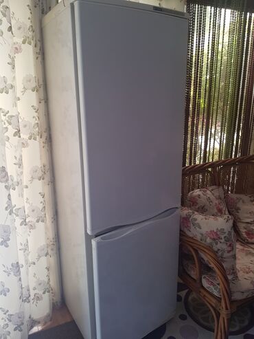 кондитерский холодильник: Холодильник Atlant, Б/у, Двухкамерный, 62 * 186 *