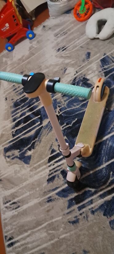 питбайк купить в баку: Uşaq skuterı vacapda yazın. elektrik sureti 15 .sadece batereykada