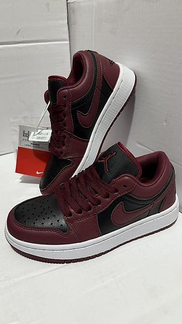 Кроссовки Nike Air Jordan 1 Low

• цвет: бордовый 
• размеры: 35 - 44