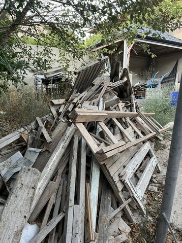 Бытовая химия: Taxta materialları – müxtəlif ölçülərdə Məhsul təsviri: - Həyətdə