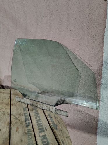 vaz 2107 qapi uzlukleri: Avtomobil yan qapı şüşəsi - Sürüşən tip yan şüşə (qapı şüşəsi) -