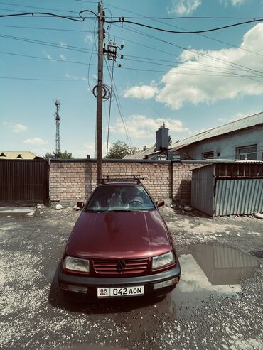 Volkswagen: Volkswagen Vento: 1993 г., 1.8 л, Механика, Бензин, Седан