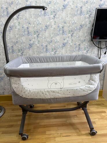 Beşiklər: Oğlan və qız üçün, Dördbucaq, Beşik, Dəst ilə, Matras ilə, Yellənmə mexanizm ilə — 5