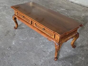 Stilski klub stolovi: Prelep stocic u odlicnom stanju. Duzina 130 cm Sirina 60 cm Visina 52 — 4