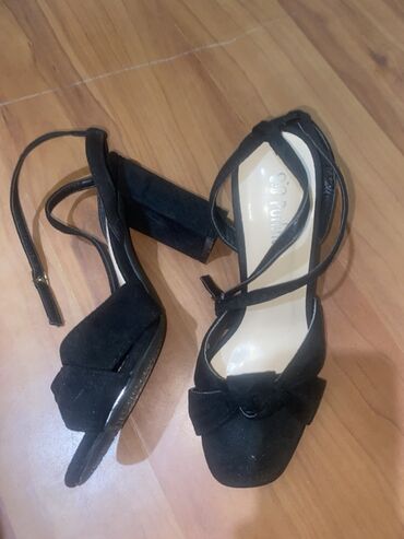 обувь зара: Босоножкалар, 36, PULL&BEAR, Жаңы, түсү - Кара, Өзү алып кетүү