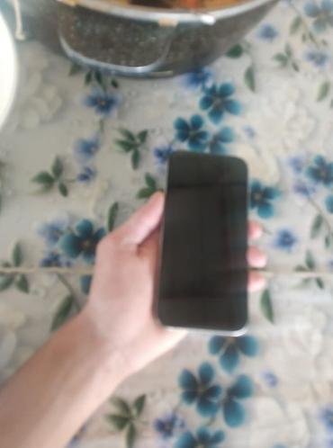 2k 4k: IPhone 15 Pro, Б/у, 256 ГБ, Серебристый, Чехол, Кабель — 2