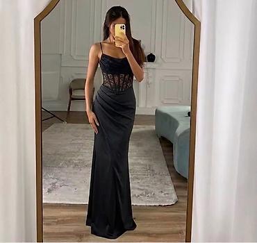 dva srca slike: Elegantna duga haljina sa korset gornjim delom
3200 din
s m l — 4