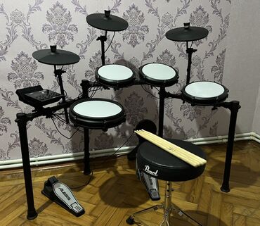 Pianolar: Alesis Nitro Max elektron baraban seti + Pearl D-50 baraban stulu +