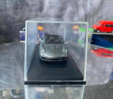 boks sekilleri: Kolleksiya ücün avtomobil modeli Porsche 911 997II Carerra GTS — 7