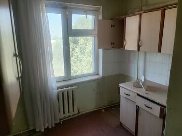 дом квартиру: 1 бөлмө, 50 кв. м, 104-серия, 3 кабат, ПСО (өзү оңдоп түзөтүп бүтүү үчүн)