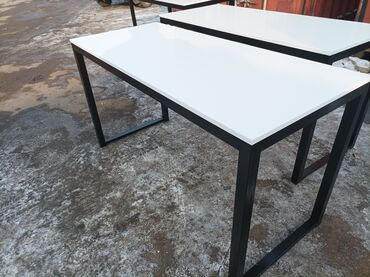 металлический стол: Стол