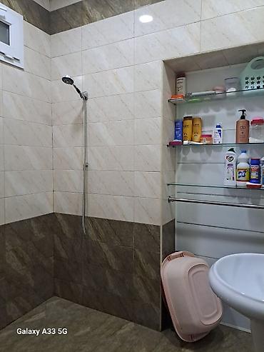 qurtulus 93 evler: Mənzil Əhmədli metrosuna 5 dəqiqə məsafədə yerləşir.Xanım otaq yoldaşı — 10