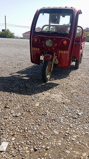 kia cerato sol arka stop: Qırmızı rəngli üçtəkərli yük/sernişin moped-triksi - Korpus: metal — 1