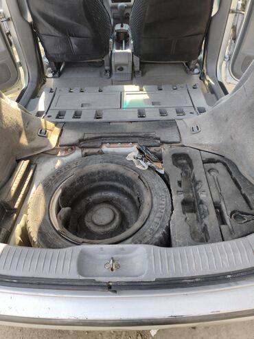 обмен на авто повыше: Nissan Almera Tino: 2003 г., 2 л, Автомат, Бензин, Хетчбек