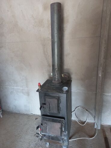 монтаж отопления: Твердотопливная печь-водогрей с дымоходом 3 рубашки, 100 м2 -