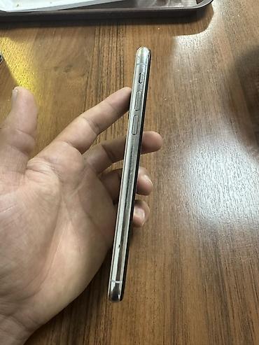 10 айфон: IPhone X, серебристый - Экран 5.8" Super Retina OLED, без кнопки — 4
