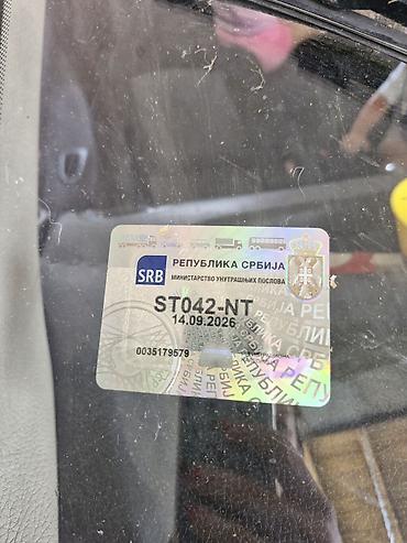 Peugeot: Peugeot 206, hečbek, srebrna boja. Karoserija i spoljašnost: - 5 — 11