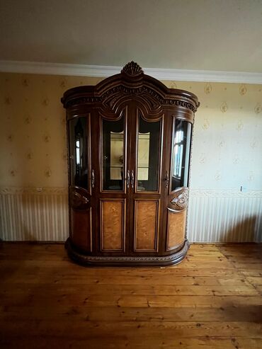 Açılan, 4 qapılı Düz dolab, Dəhliz dolabı, Malayziya