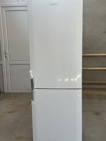 Холодильники: Б/у 2 двери Beko Холодильник Продажа, цвет - Белый, Встраиваемый