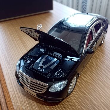 Autići: Nov metalni Mercedes E-klasa uradjen u razmeri 1:24. Mogu da mu se — 6