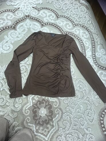 Futbolka və maykalar: Her biri demek olar yeni kimidir,cunki 2-3defe geyinilib baxan — 5