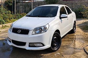 Chevrolet: Chevrolet Aveo sedan – ağ rəng, 4 qapı, kompakt və qənaətcil şəhər — 3