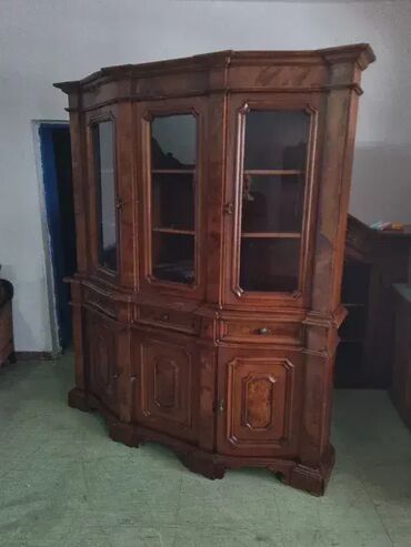 Stilske vitrine: Prelepa vitrina. Odlicno stanje. Visina 220cm Sirina 190 cm Dubina 45 na lalafo.rs — 5 Stilske vitrine: Prelepa vitrina. Odlicno stanje. Visina 220cm Sirina 190 cm Dubina 45 — 5