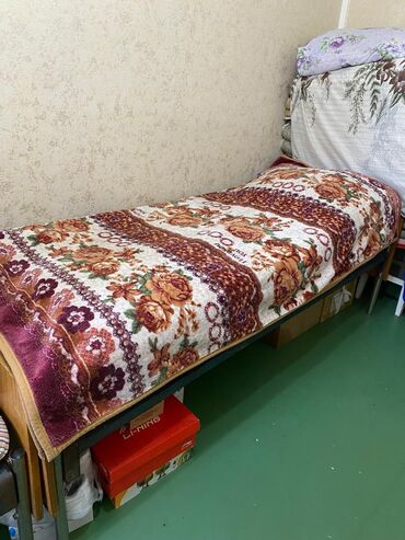 Односпальные кровати: Продаю 2 кровати
