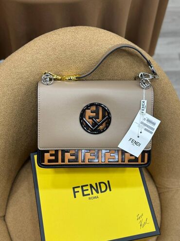 Çantalar: Əl çantası, Fendi, Yeni