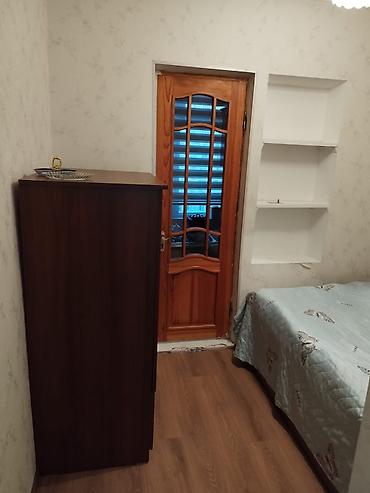 Недвижимость: 1 otaqlı mənzil – komfortlu planlama və mebellə - Geniş qonaq otağı — 6