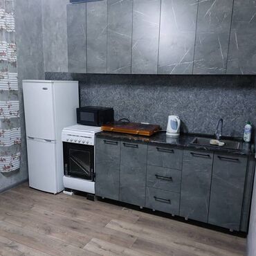 1 комнатная квартира на сутки в оше: 2 бөлмө, Менчик ээси, Чогуу жашоосу жок, Толугу менен эмереги бар