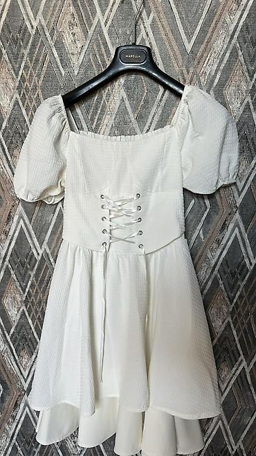 mini yubka: Ağ rəngli qısa don – romantik üslub - Model: kvadrat bələkli, qısa — 1