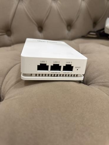 Ubiquiti UniFi Access Point/Router (model yazısı örtülü) – ağ