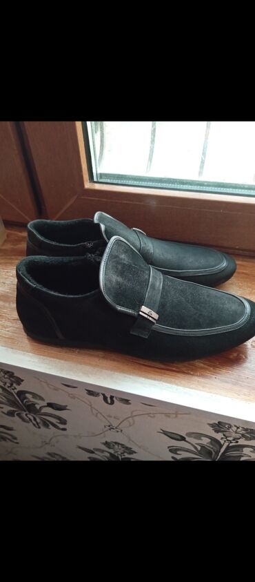 домашние женские тапочки из овчины: Kişi loaferləri – qara rəng, klassik/kaşual dizayn. Xüsusiyyətlər: -