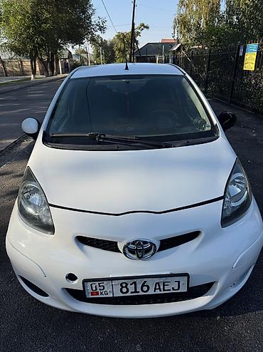 camry 55 xle: Toyota Aygo: 2010 г., 1 л, Механика, Бензин, Хэтчбэк — 5