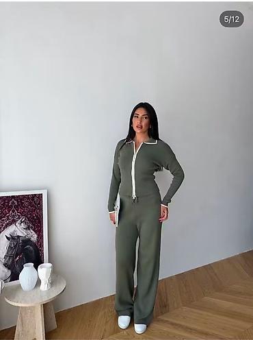 Gornji i donji deo: Kompletan outfit — zip jakna i pantalone od trikotaže! ❤️ Šta dobijač — 5