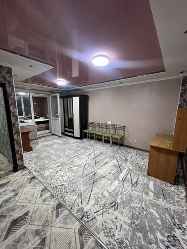 срочно продаётся 1 комнатная квартира в районе ошского рынка: 2 бөлмө, 50 кв. м, Хрущевка, 2 кабат, Косметикалык ремонт