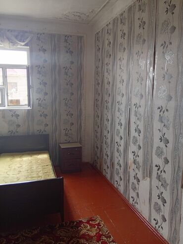 Uzunmüddətli kirayə evlər: Kirayə/icarə üçün iki mərtəbəli həyət evi (giriş və daxili plan) - — 14