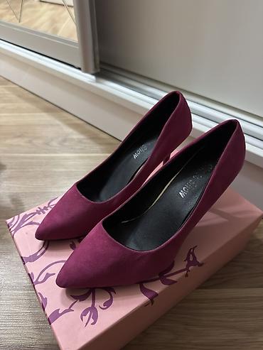 Tuflilər: Pink rəng 
36/37 razmer — 3